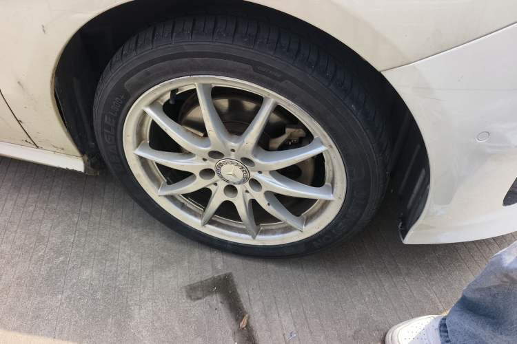 Used Mercedes-Benz B-Class 2015 B 200 Sport Edition Right Front Wheel Hub