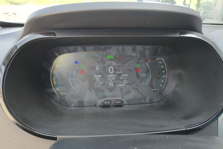 Used Chery QQ Little Ant 2022 Restyled Version Sweet Pink Edition Half-Sugar Version 28.8 kWh 30 kW 301 km Instrument Cluster