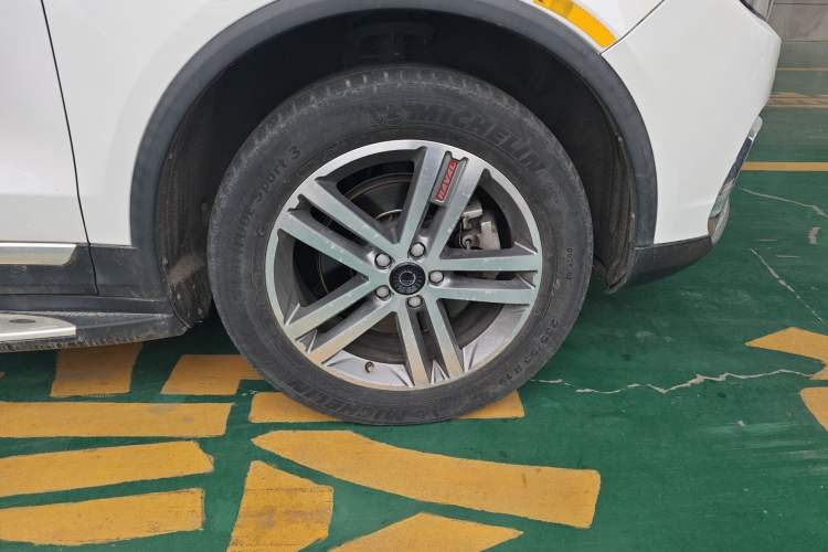 Used Haval H7 2017 Red-Label H7 2.0T Automatic Elite Model Right Front Wheel Hub