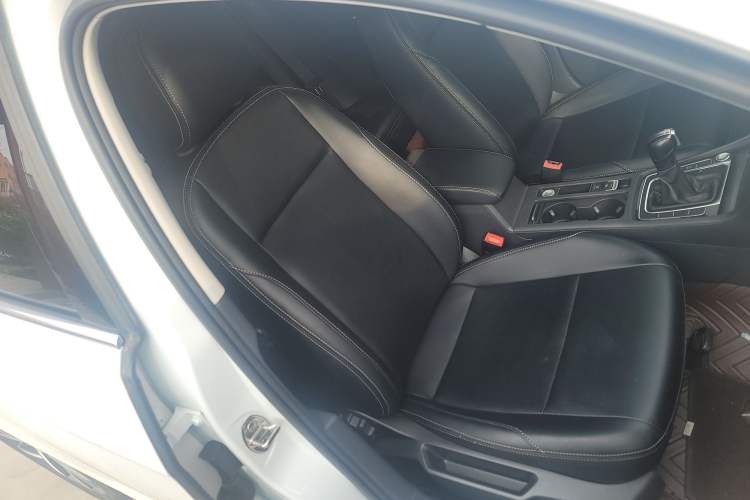 Used Volkswagen Golf 2020 Zhiai Edition 200TSI DSG Comfortable & Ambitious Version
