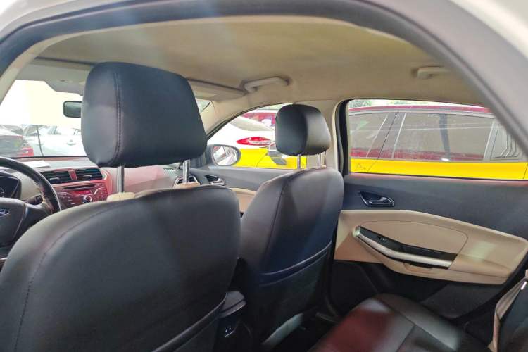 Used Ford Escort 2015 1.5L Automatic Comfort Edition Headliner