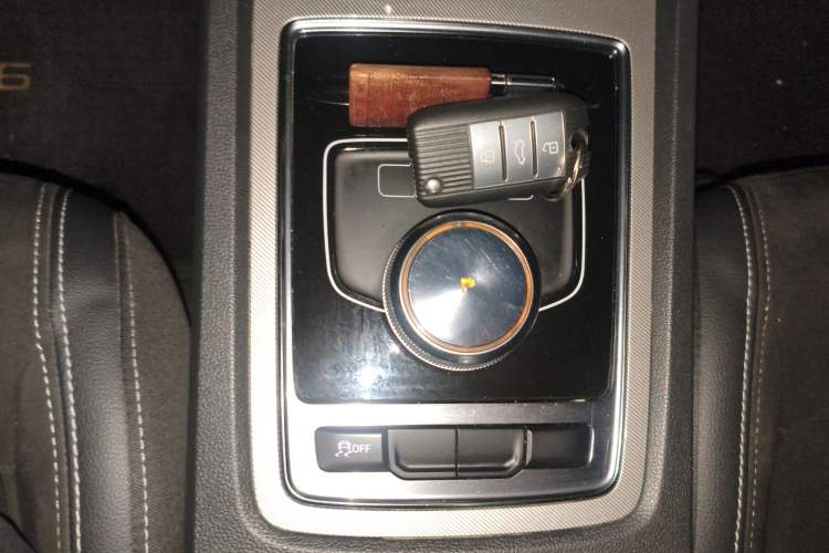 Used Roewe i6 New Energy 2017 45T Hybrid Connective Smart Luxury Edition Gear Lever