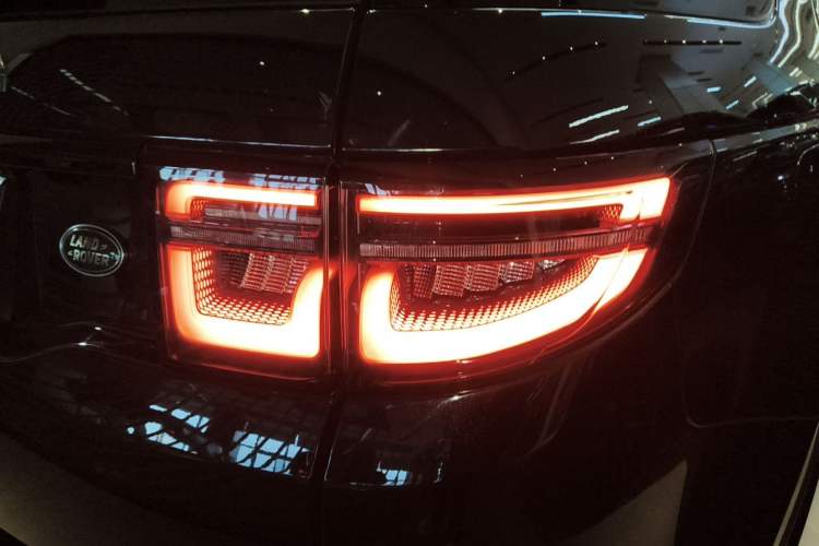 Used Land Rover Discovery Sport 2022 249 PS R-Dynamic S Performance Edition 5 Seats Right Rear Taillight