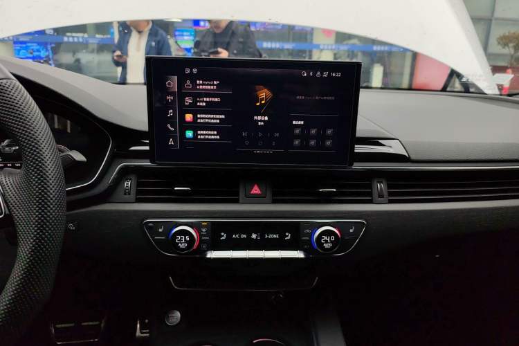 Used Audi A4L 2024 40 TFSI Luxury Dynamic Edition Audio And AC Panel