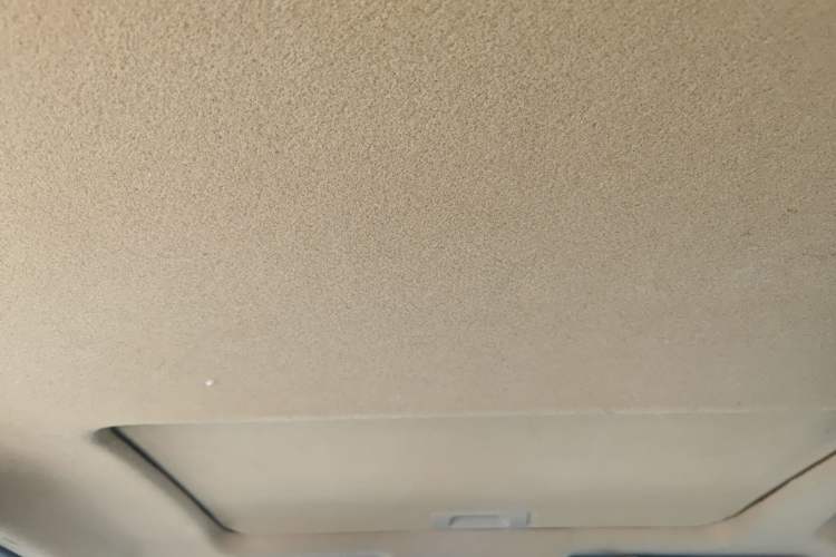 Used Venucia R50 2015 1.6L Manual Luxury Edition