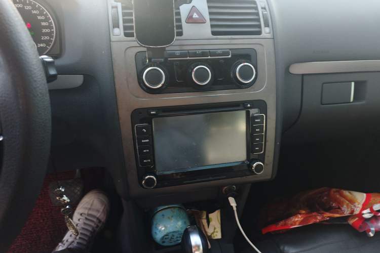 Used Volkswagen Touran 2013 1.4T DSG Comfort Edition 5-Seater Audio And AC Panel