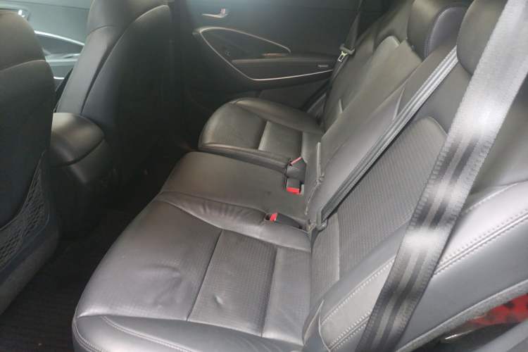 Used Hyundai Santa Fe 2013 2.4L Automatic Two-Wheel Drive Smart Version Left Rear Seat
