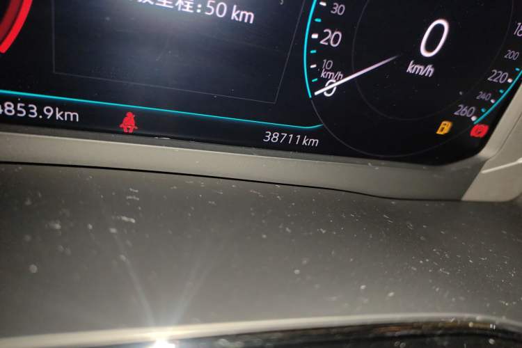 Used Volkswagen Viloran 2020 330TSI Business Edition Odometer Close Up