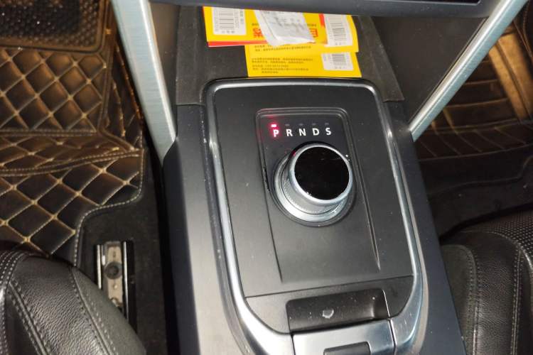 Used Land Rover Discovery Sport 2015 2.0T SE Gear Lever