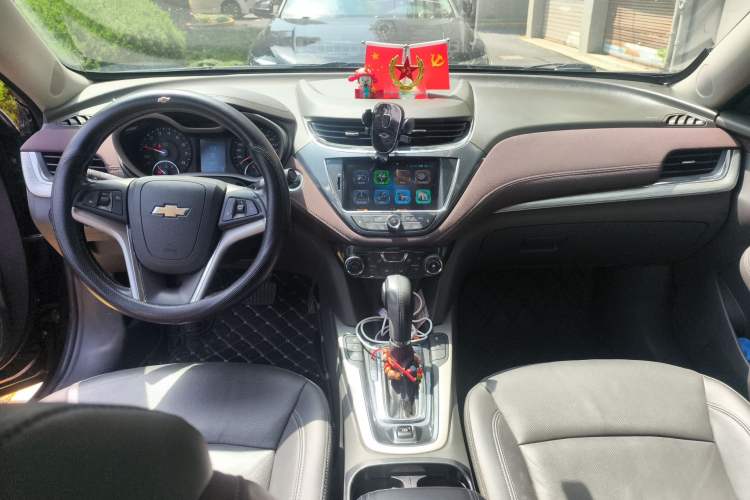 Used Chevrolet Malibu 2018 530T Automatic Luxury Edition Center Console