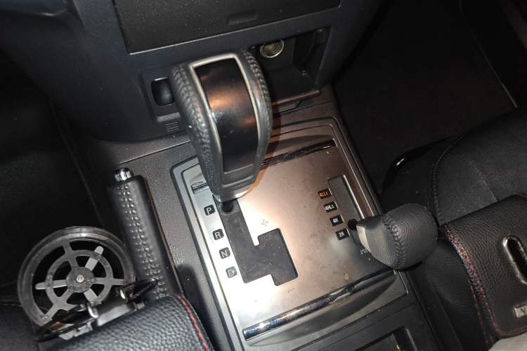 Used Mitsubishi Pajero 2015 3.0L Automatic Luxury Version China IV Standard