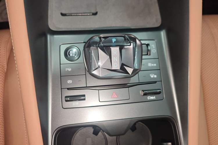 Used BYD Song L EV 2025 Intelligent Driving Version 662 km LiDAR Excellence Edition Gear Lever
