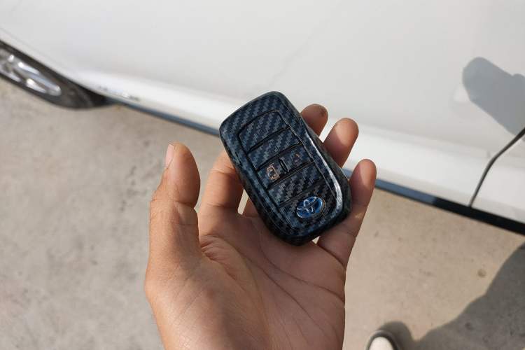 Used Toyota SIENNA 2021 2.5L Hybrid Premium Edition Vehicle Key