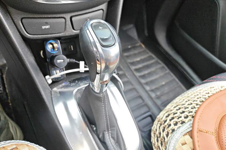 Used Buick Encore 2015 1.4T Automatic Two-Wheel Drive Urban Elite Version Gear Lever