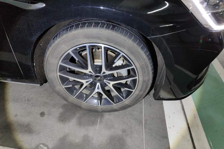 Used BYD Seal 2024 HONOR Edition DM-i 1.5L 121km Prestige Model Right Front Wheel Hub