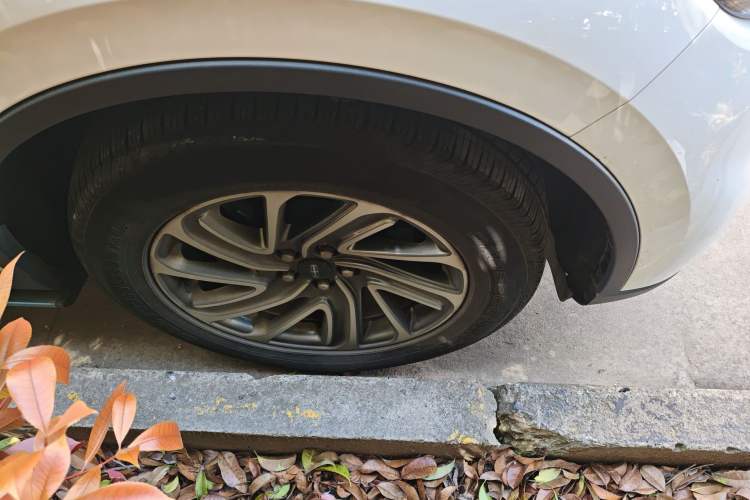 Used Lincoln Aviator 2020 3.0T V6 Four-Wheel Drive Premium Edition Right Front Wheel Hub