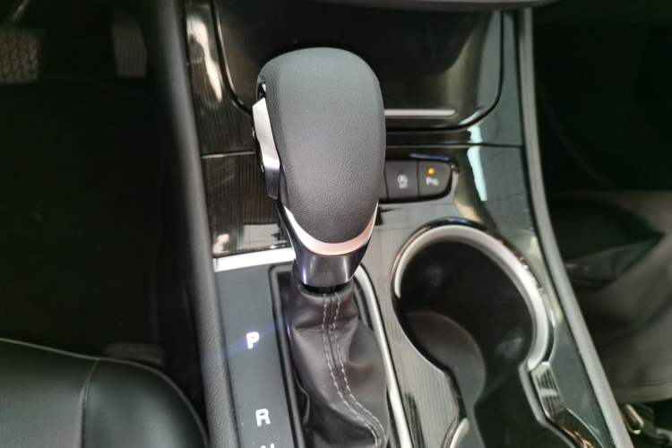 Used Buick Verano 2015 Sedan 20T Dual-Clutch Leading Model Gear Lever