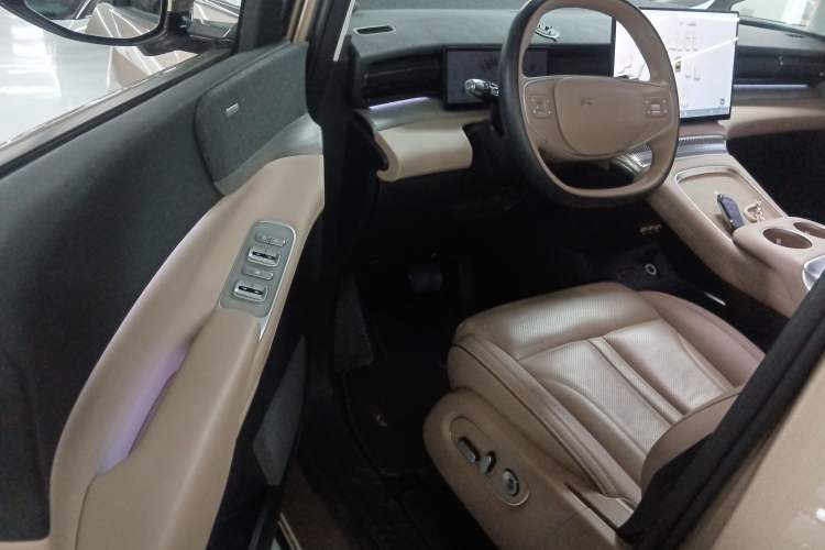 Used XPeng X9 2024 702 Ultra-Long Range Pro
