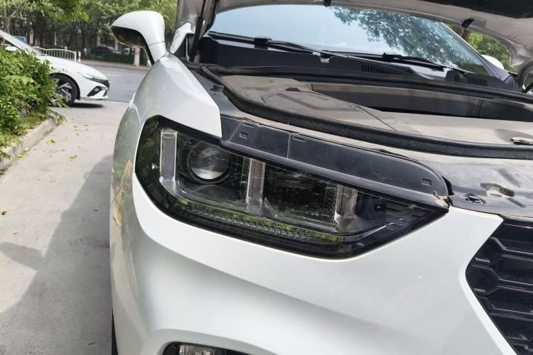 Used Wey VV5 2017 2.0T Flagship Edition Right Front Headlight