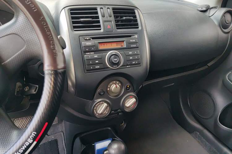 Used Nissan Sunny 2011 1.5XE CVT Comfort Edition Audio And AC Panel