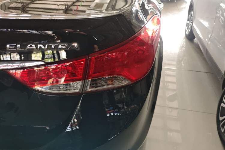 Used Hyundai Elantra (5th Generation / Langdong) 2012 1.6L Automatic Fashion Edition
