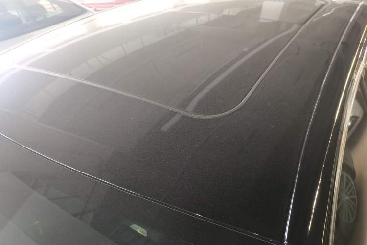 Used Hongqi H5 2024 2.0T Automatic Smart Connect Flagship Edition Roof