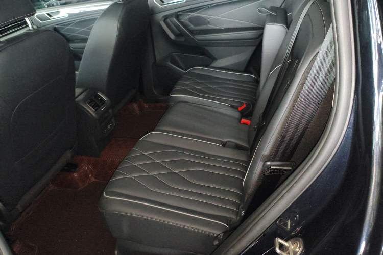 Used Volkswagen Tiguan L 2024 Outstanding Model 330TSI Automatic Two-Wheel Drive R-Line Dragon Glory Edition