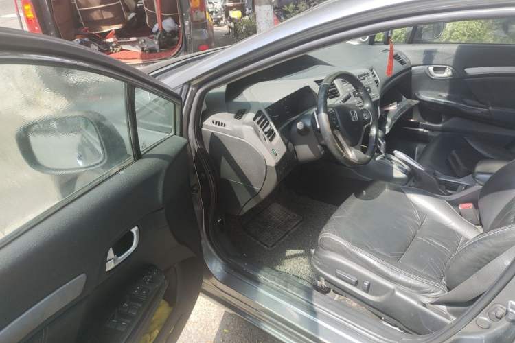 Used Honda Civic 2012 1.8L automatic luxury edition

