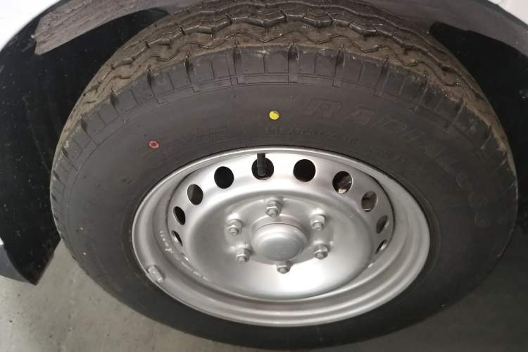 Used Wuling Yangguang 2024 300KM Comfort Version Passenger Van 75kW
