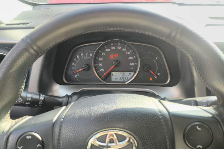 Used Toyota RAV4 2016 2.0L CVT Two-Wheel Drive Fashion Edition China V Standard
