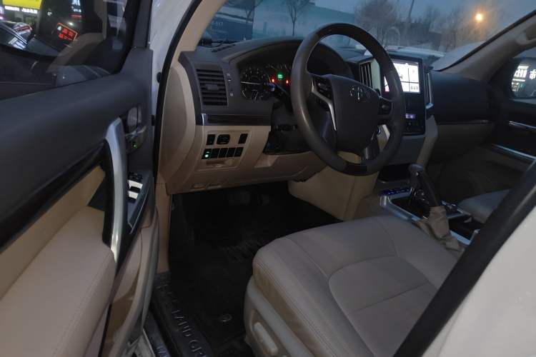 Used Toyota Land Cruiser 