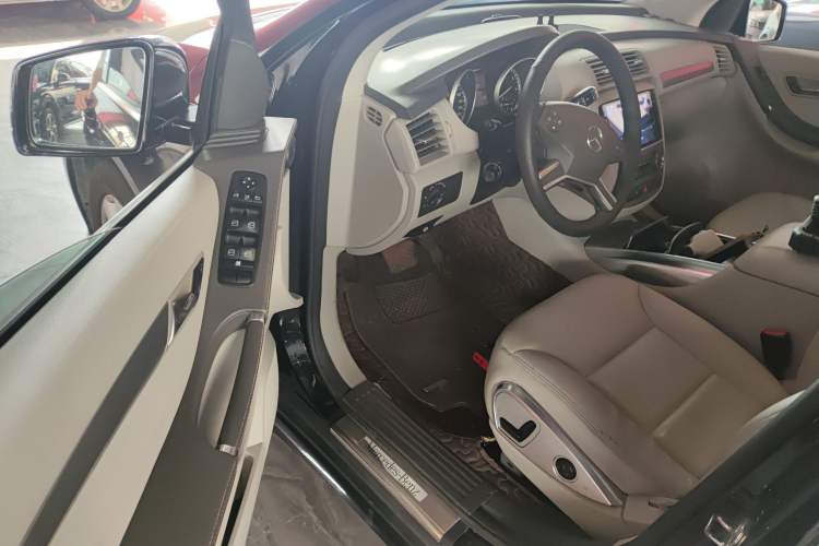 Used Mercedes-Benz R-Class 2011 R 300 L Business Model
