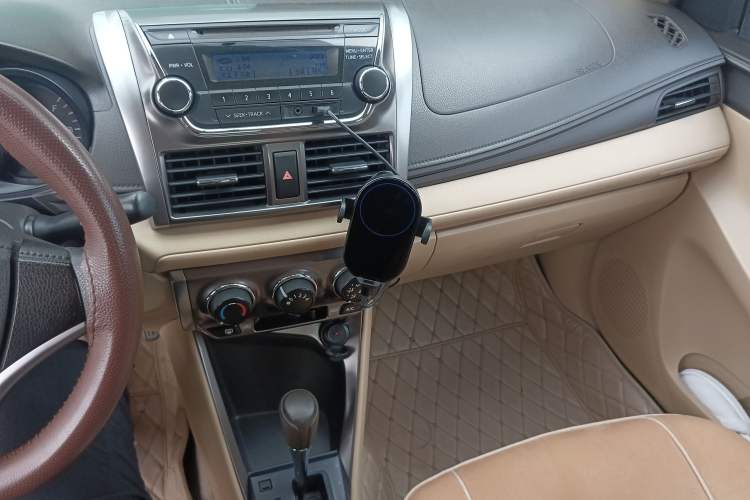 Used Toyota YARiS L Zhi Xuan 2015 1.5E Automatic Charm Edition
