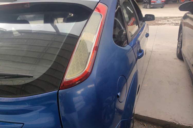 Used Ford Focus 2013 Hatchback Classic 1.8L Automatic Base Model Exterior 3