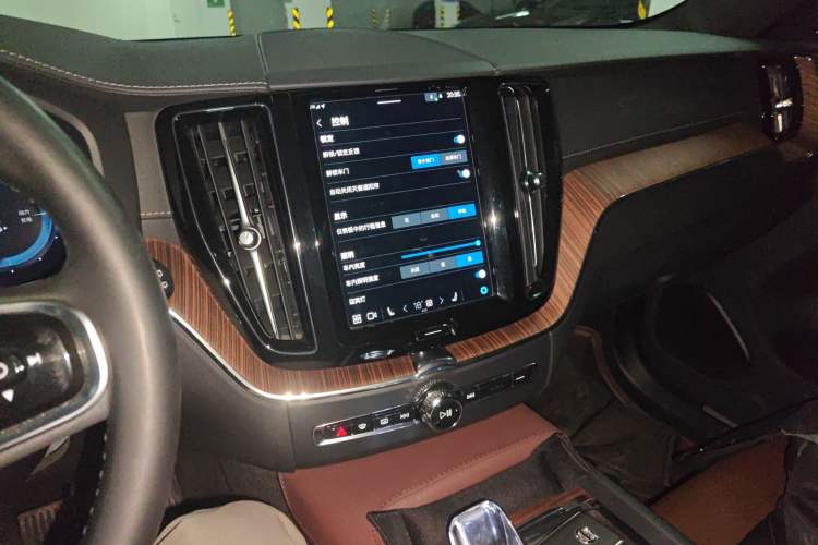 Used Volvo XC60 New Energy 2023 T8 Plug-in Hybrid Long-Range All-Wheel Drive Smart & Dynamic Enjoyment Edition Audio And AC Panel