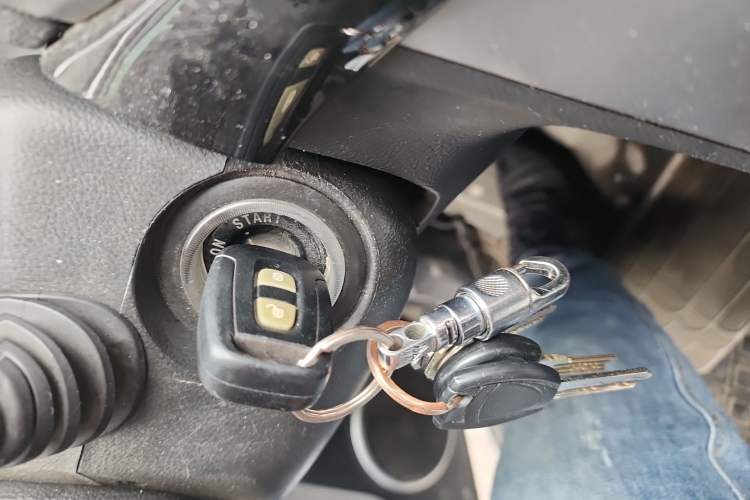 Used Chevrolet Captiva 2014 2.4L 4x4 Flagship Edition 7 Seats Vehicle Key