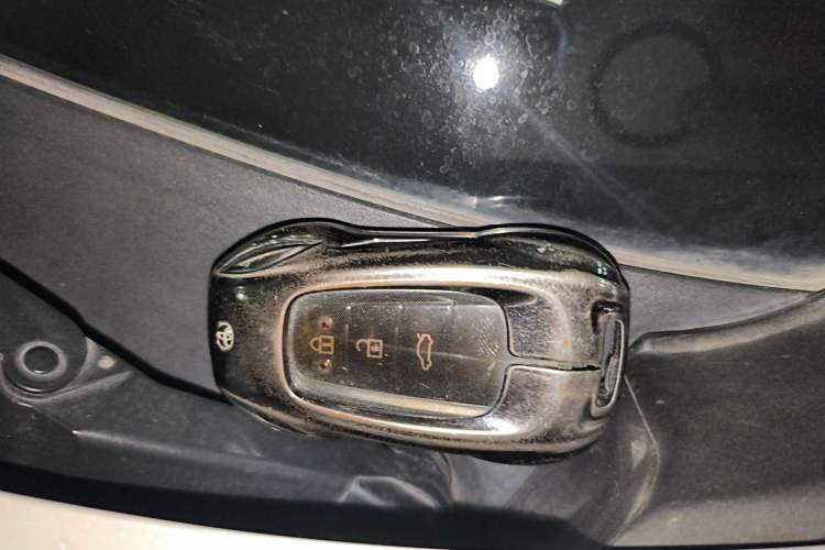 Used Toyota Avalon 2022 2.0L XLE Premium Edition Vehicle Key