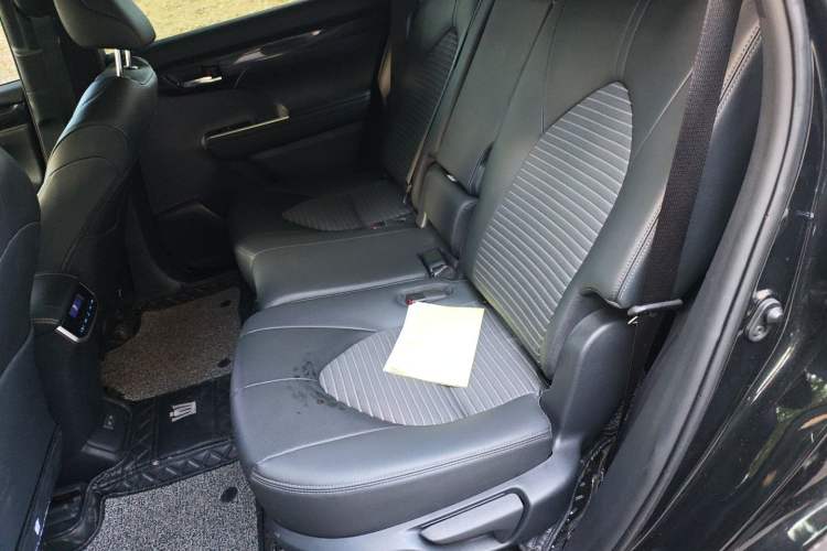 Used Toyota Crown Kluger 2021 2.5L HEV Four-Wheel Drive Premium Edition Left Rear Seat