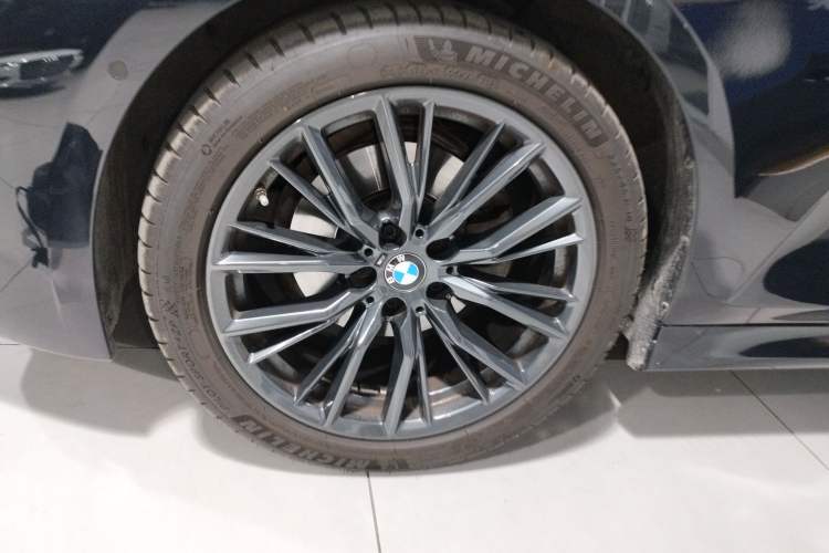 Used BMW 3 Series 2023 325Li M Sport Night Edition Package Left Front Wheel Hub