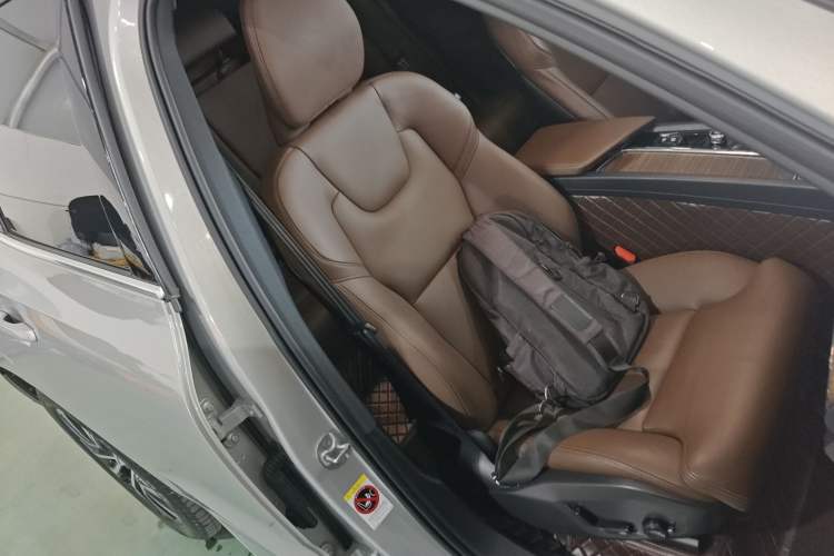 Used Volvo XC60 2023 B5 4x4 Smart Luxury Edition