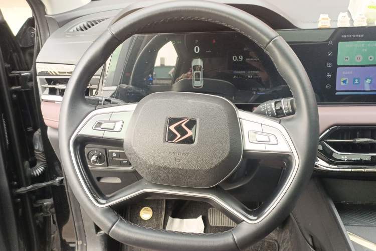 Used SOL X8 PLUS 2023 1.5 TGDI DCT Smart Edition 7-Seater