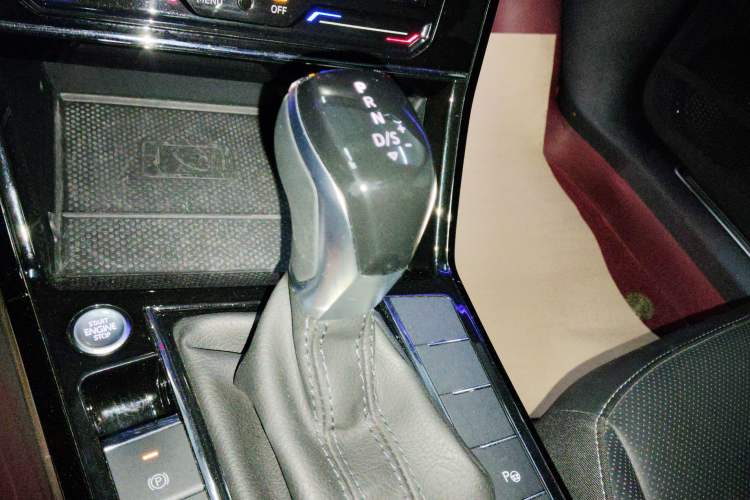 Used Volkswagen Passat 2024 380TSI Dragon Glory Edition Gear Lever