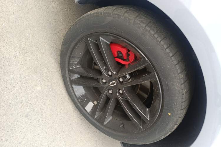 Used Hima AITO M5 2025 Extended-Range Ultra All-Wheel-Drive Version Right Front Wheel Hub