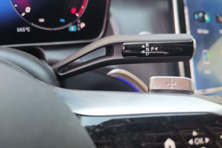 Used Mercedes-Benz GLC 2024 GLC 260 L 4MATIC Luxury Model 5 Seats Gear Lever