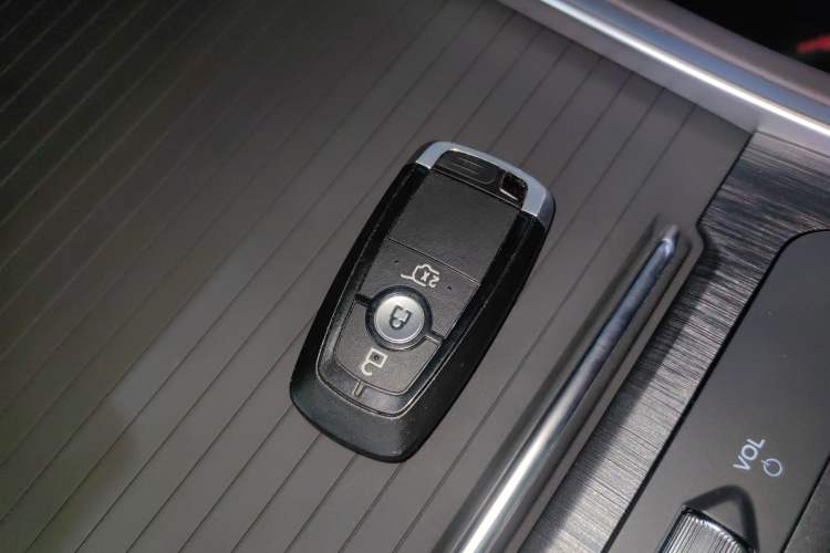 Used Ford Edge 2025 Ford Explorer L 2.0T EcoBoost E-Hybrid Four-Wheel-Drive 7-Seater Supreme Model