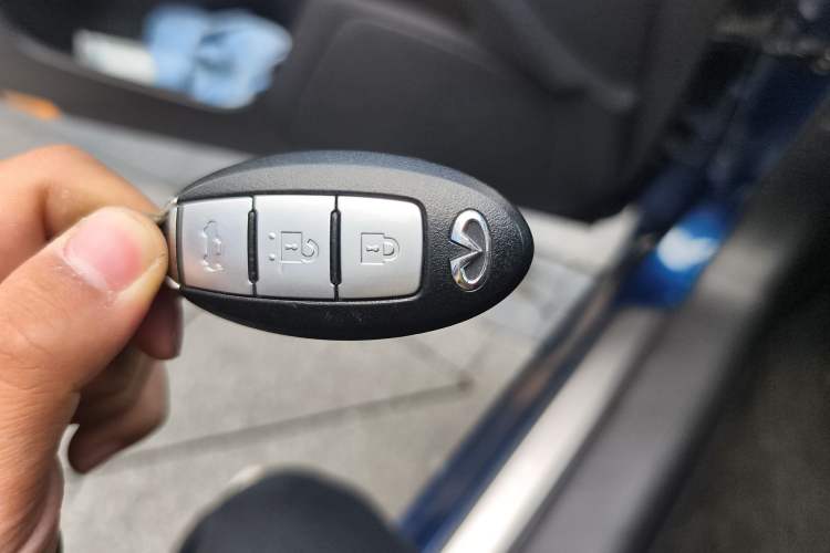 Used Infiniti Q50L 2018 2.0T Comfort Edition China VI Standard
