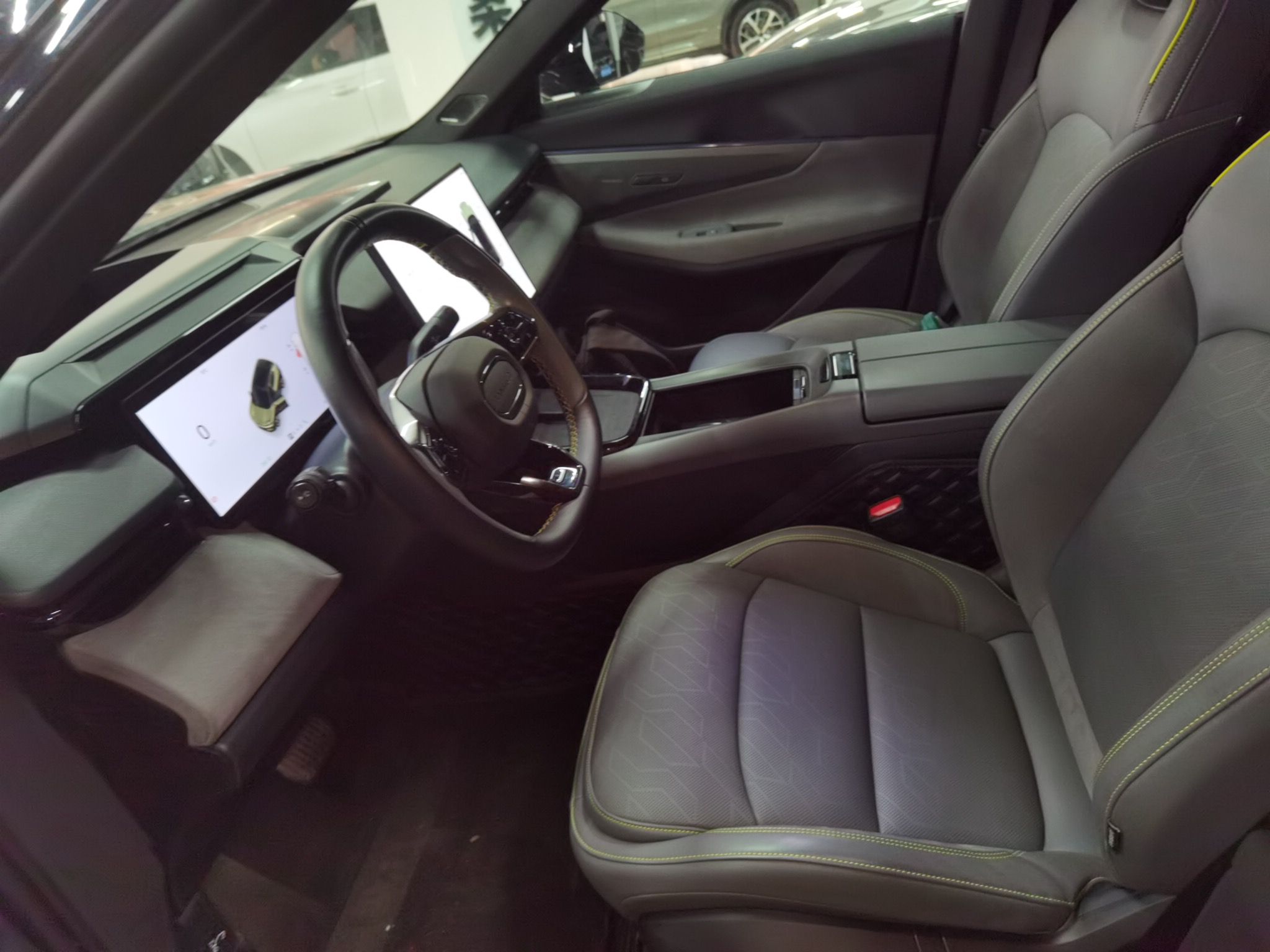 Переднее сиденье в автомобиле