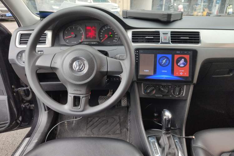 Used Volkswagen Santana 2015 1.6L Automatic Comfort Edition Center Console