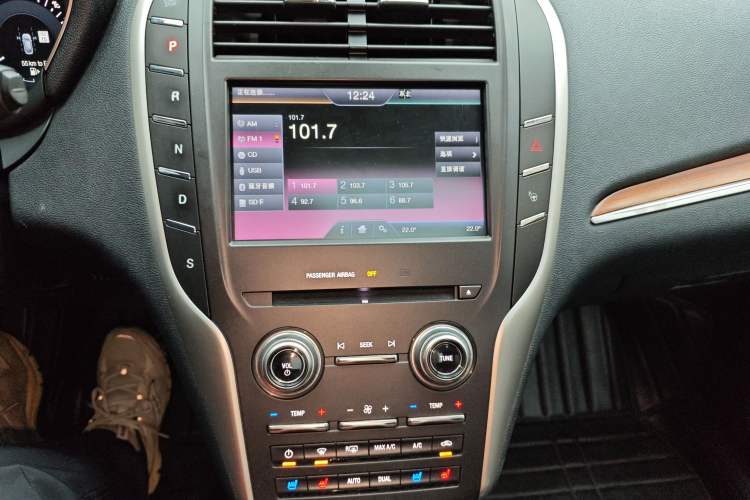 Used Lincoln MKC 2016 2.0T Four-Wheel Drive Prestige Edition Audio And AC Panel