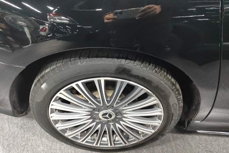 Used Mercedes-Benz E-Class 2020 E 300 L Sporty and Stylish Model Exterior 5